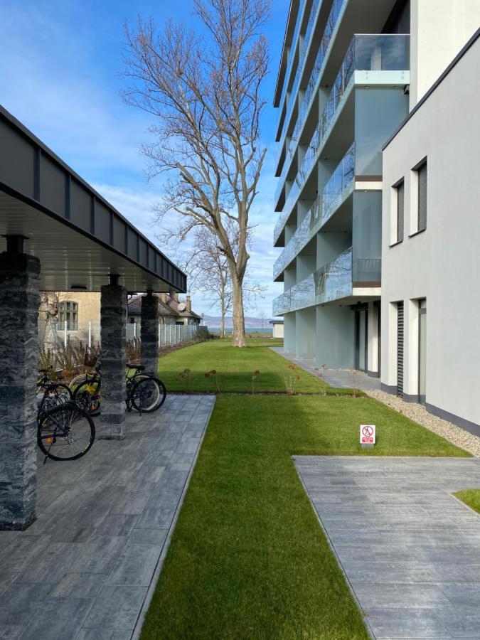 Bonnie-Premium Lelle Waterfront Private Apartment バラトンレッレ エクステリア 写真