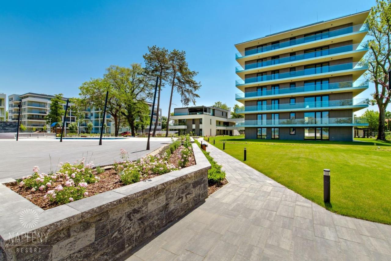 Bonnie-Premium Lelle Waterfront Private Apartment バラトンレッレ エクステリア 写真
