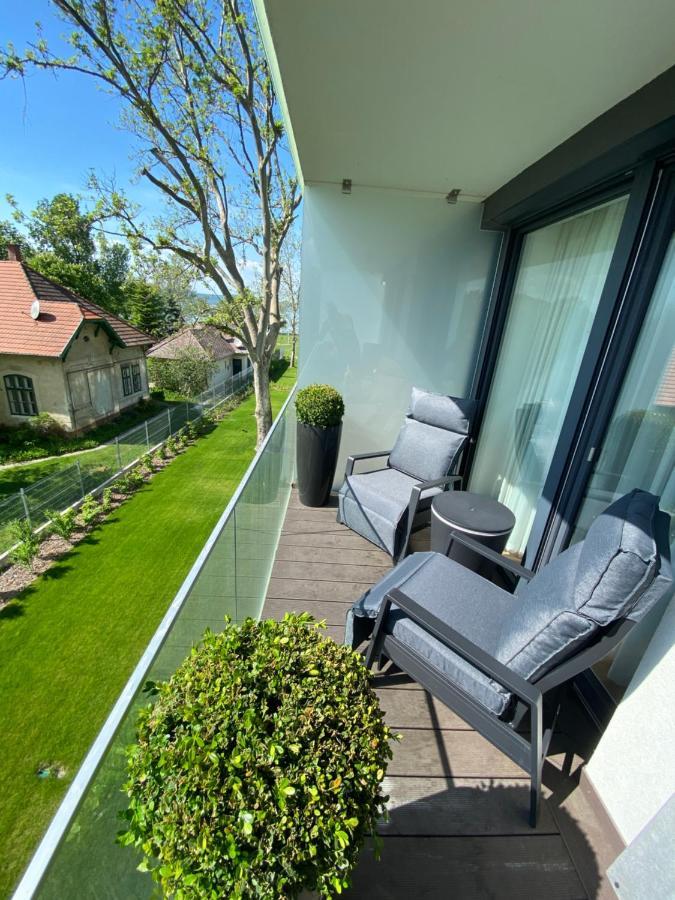 Bonnie-Premium Lelle Waterfront Private Apartment バラトンレッレ エクステリア 写真